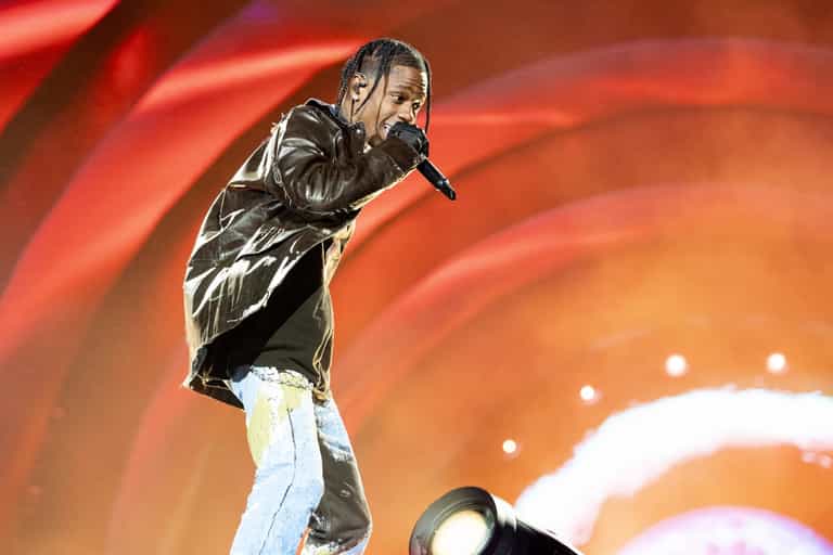 Travis Scott and Drake sued for ‘inciting crowd’ that left eight festival-goers dead Travis Scott and Drake sued for ‘inciting crowd’ that left eight festival-goers dead