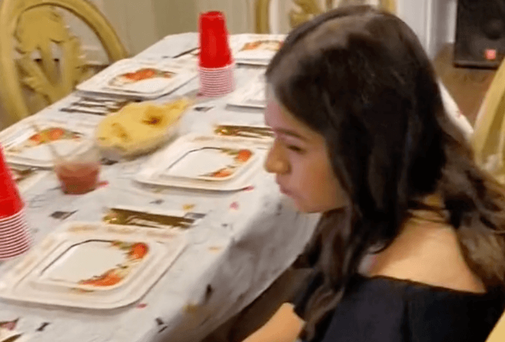 Woman left devastated when nobody turned up to her Friendsgiving Woman left devastated when nobody turned up to her Friendsgiving