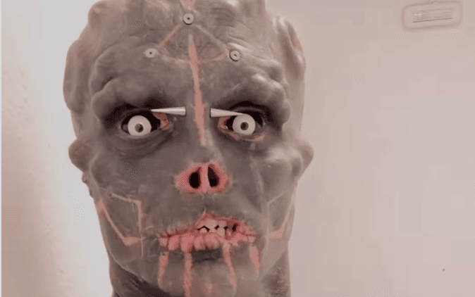 Man chops off two fingers in mission to become fully-fledged ‘black alien’ Man chops off two fingers in mission to become fully-fledged ‘black alien’