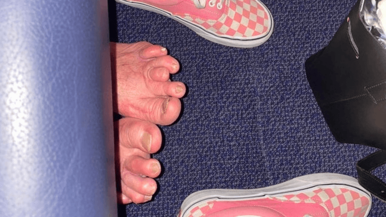 Internet disgusted at sight of bare feet sticking out under plane seat Internet disgusted at sight of bare feet sticking out under plane seat