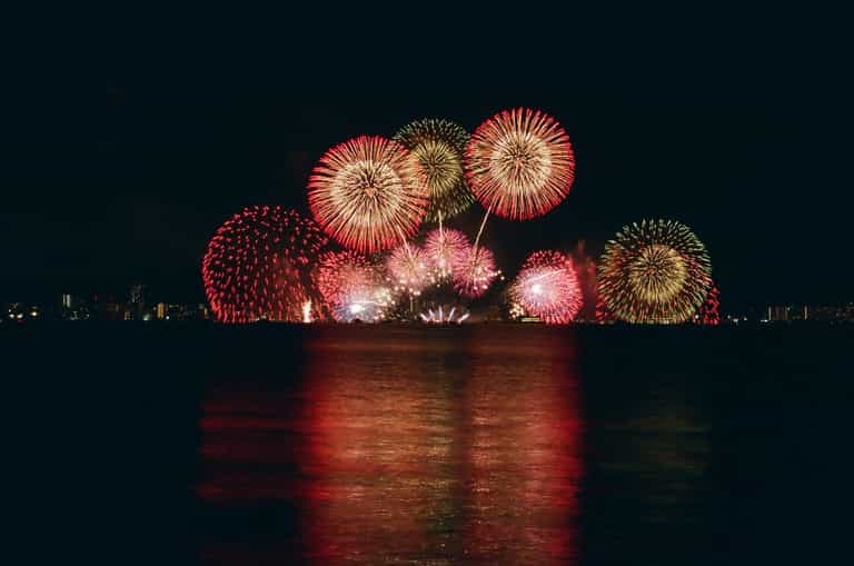 People setting off fireworks between wrong times tonight face £5,000 fine People setting off fireworks between wrong times tonight face £5,000 fine