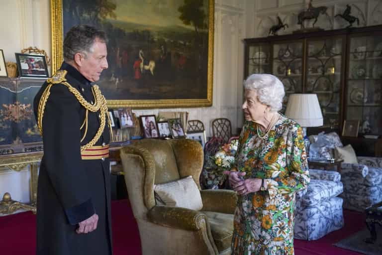 Queen’s purple hands spark concern as doctor speaks out Queen’s purple hands spark concern as doctor speaks out
