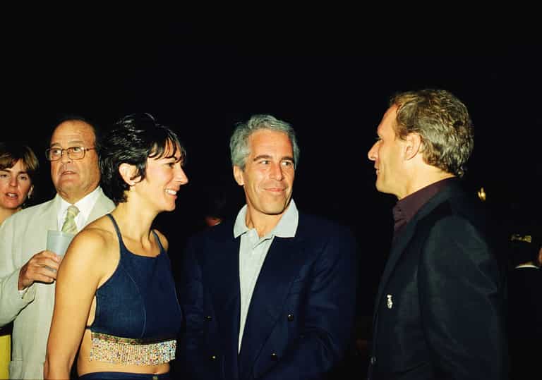 Prosecutors drop case against Jeffrey Epstein prison guards Prosecutors drop case against Jeffrey Epstein prison guards