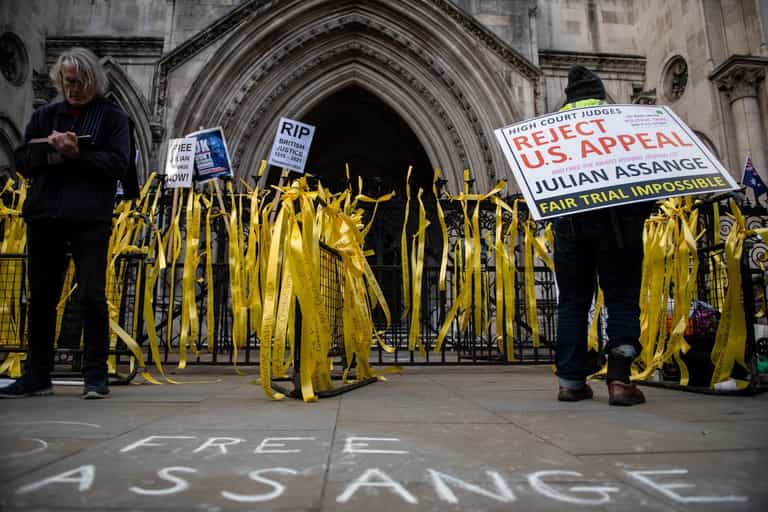 Julian Assange closer to extradition from UK as US wins case Julian Assange closer to extradition from UK as US wins case