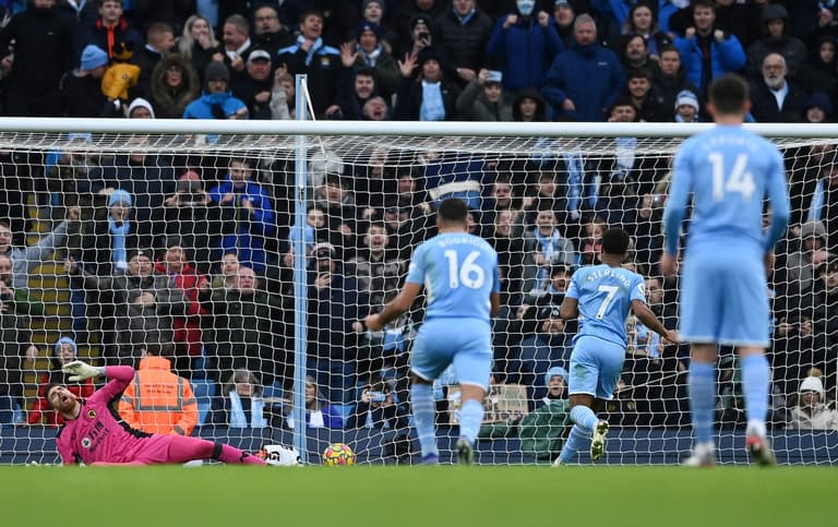 Controversial penalty call sees Man City beat 10-men Wolves Controversial penalty call sees Man City beat 10-men Wolves