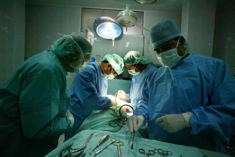 Surgeon ‘catches’ cancer from patient in first-of-its-kind case Surgeon ‘catches’ cancer from patient in first-of-its-kind case