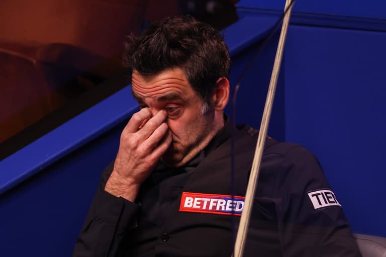 Ronnie O’Sullivan staged sit-down protest during UK Championship defeat Ronnie O’Sullivan staged sit-down protest during UK Championship defeat
