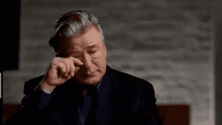 Search warrant issued for Alec Baldwin’s phone following fatal shooting Search warrant issued for Alec Baldwin’s phone following fatal shooting