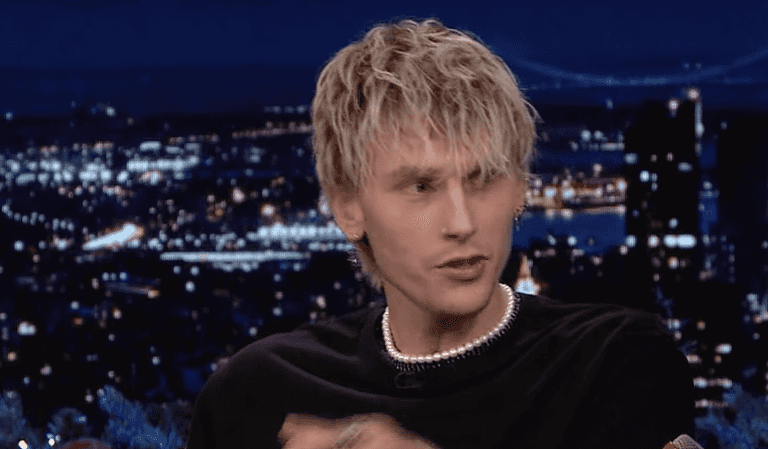 Machine Gun Kelly stabbed himself in front of Megan Fox to look cool Machine Gun Kelly stabbed himself in front of Megan Fox to look cool