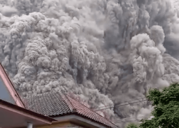 Haunting TikToks capture horror of living through huge volcanic eruption Haunting TikToks capture horror of living through huge volcanic eruption