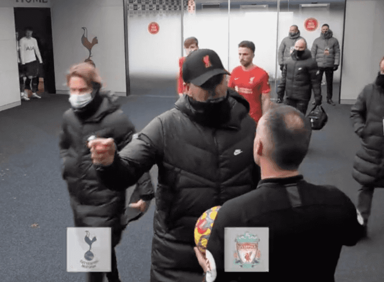 Jurgen Klopp confronts referee in the tunnel after first-half decisions Jurgen Klopp confronts referee in the tunnel after first-half decisions