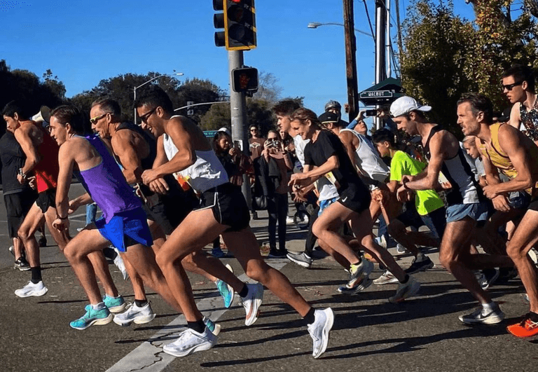 Elite runner pooed down leg 7 miles into marathon and completes run in personal best time Elite runner pooed down leg 7 miles into marathon and completes run in personal best time