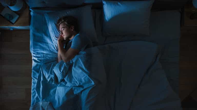 Doctor issues warning over key Omicron symptom that occurs when you’re sleeping Doctor issues warning over key Omicron symptom that occurs when you’re sleeping