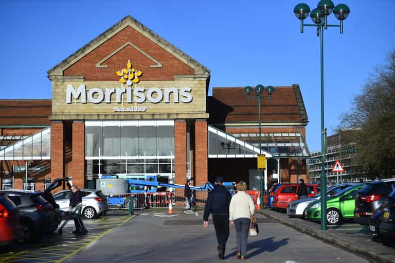 Morrisons scraps ‘use by’ dates as it tells buyers to use ‘sniff test’ Morrisons scraps ‘use by’ dates as it tells buyers to use ‘sniff test’