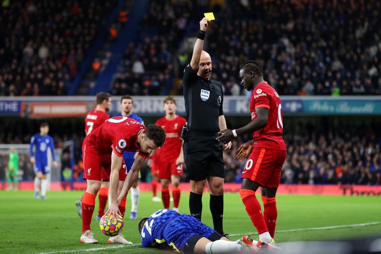 Sadio Mane somehow escaped red card just 15 seconds into Chelsea game Sadio Mane somehow escaped red card just 15 seconds into Chelsea game