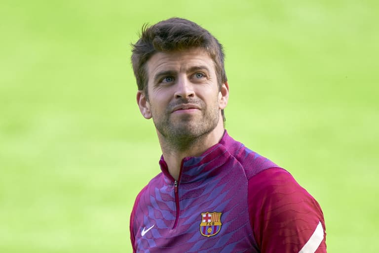 Unai Emery and Gerard Pique in war of words over La Liga refereeing controversy Unai Emery and Gerard Pique in war of words over La Liga refereeing controversy
