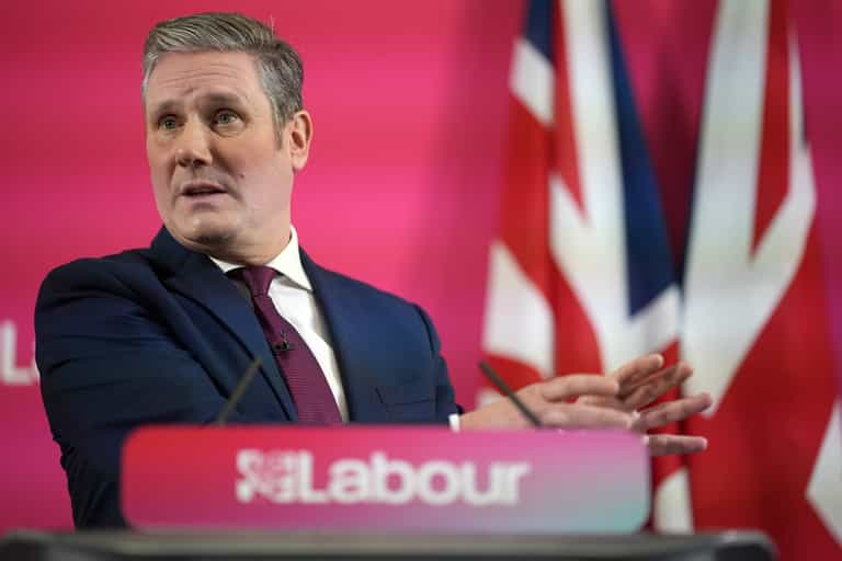 Keir Starmer says he did nothing wrong after photo emerges of him drinking with staff in lockdown Keir Starmer says he did nothing wrong after photo emerges of him drinking with staff in lockdown