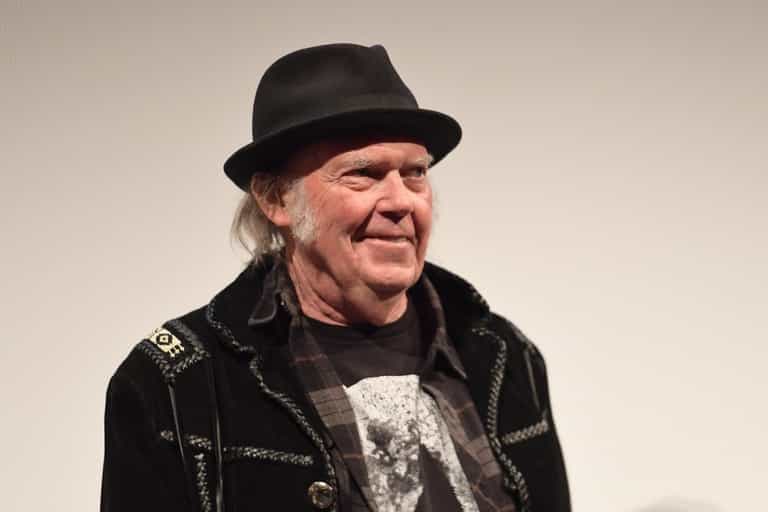 Spotify to pull Neil Young music after he slammed Joe Rogan podcast Spotify to pull Neil Young music after he slammed Joe Rogan podcast