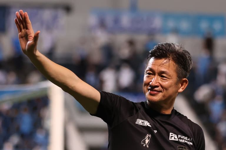 World’s oldest professional footballer signs for new club at 54 World’s oldest professional footballer signs for new club at 54