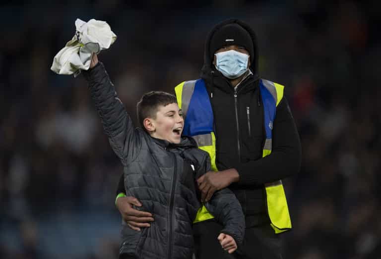 Leeds United to issue one-year ban to parents whose children invade the pitch Leeds United to issue one-year ban to parents whose children invade the pitch