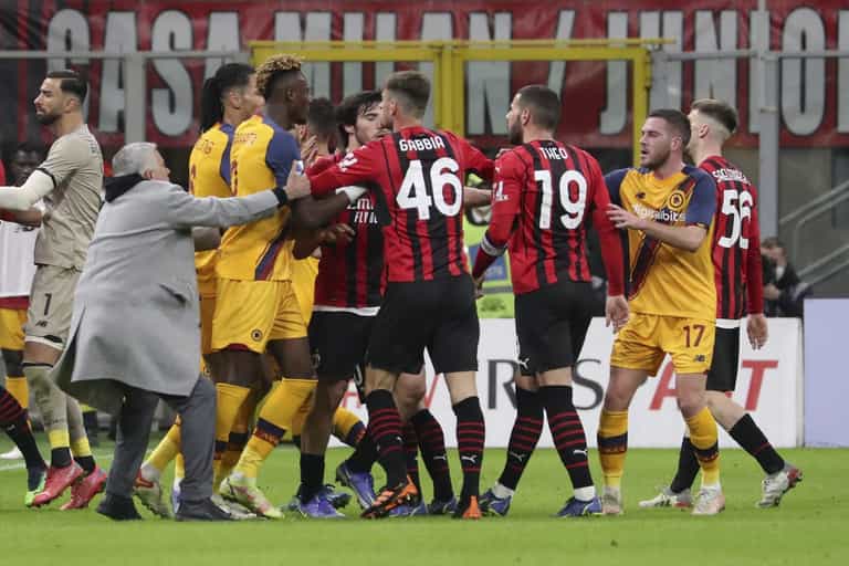 Jose Mourinho intervenes to stop Roma fans’ ‘racist’ chants at Zlatan Ibrahimovic Jose Mourinho intervenes to stop Roma fans’ ‘racist’ chants at Zlatan Ibrahimovic
