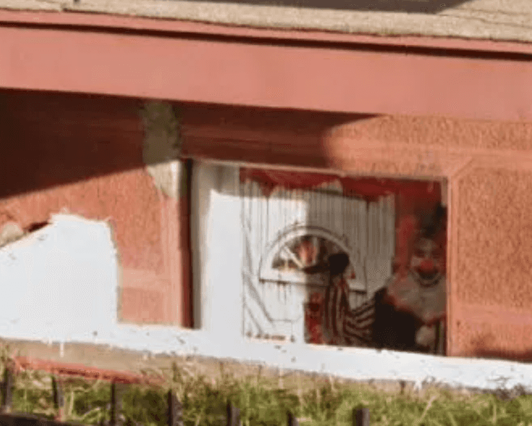 Blood-soaked Pennywise clown spotted wielding knife in shocking Google Maps find Blood-soaked Pennywise clown spotted wielding knife in shocking Google Maps find
