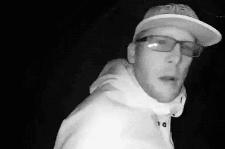 Police hunting man who rings doorbell at the same time every week Police hunting man who rings doorbell at the same time every week