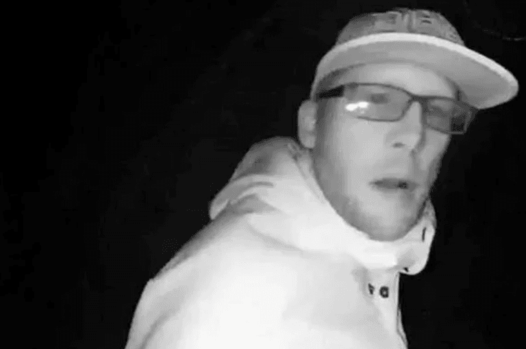 Police hunting man who rings doorbell at the same time every week Police hunting man who rings doorbell at the same time every week