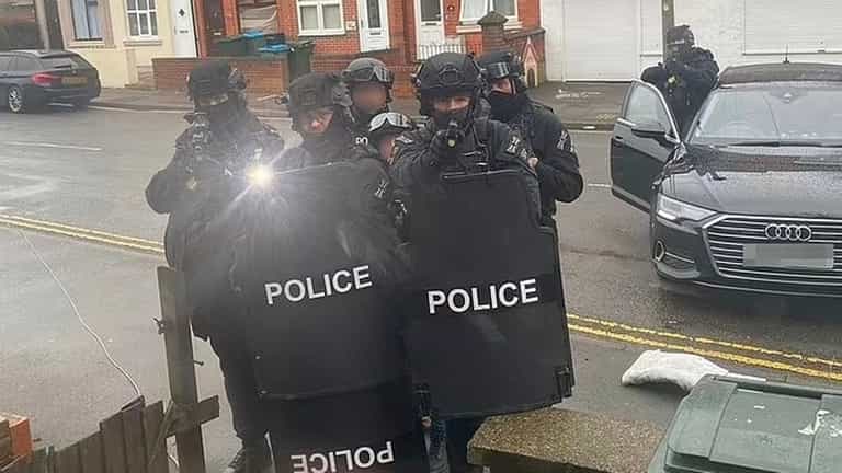 ‘Armed’ dad holding son, 8, in three-day house siege posts pics from inside siege ‘Armed’ dad holding son, 8, in three-day house siege posts pics from inside siege