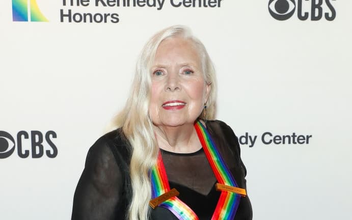 Joni Mitchell joins Neil Young in pulling her music from Spotify Joni Mitchell joins Neil Young in pulling her music from Spotify