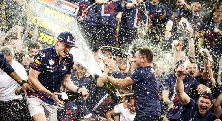 F1 fans sent into frenzy after Netflix announce Drive to Survive release date F1 fans sent into frenzy after Netflix announce Drive to Survive release date