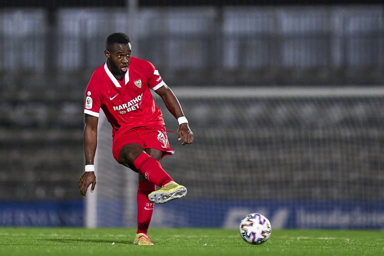 Saint-Étienne signing mistaken for security guard after arriving 20kg overweight Saint-Étienne signing mistaken for security guard after arriving 20kg overweight