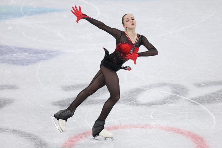15-year-old Kamila Valieva lands historic quadruple jump at Winter Olympics 15-year-old Kamila Valieva lands historic quadruple jump at Winter Olympics