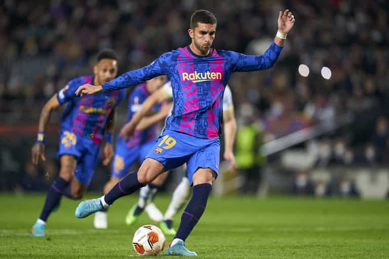 Fans notice Ferran Torres’ Barcelona shirt had no logo or badge Fans notice Ferran Torres’ Barcelona shirt had no logo or badge