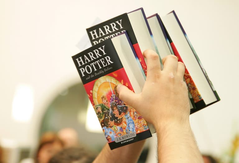 Harry Potter and Twilight books destroyed in Tennessee ‘witchcraft’ book-burning Harry Potter and Twilight books destroyed in Tennessee ‘witchcraft’ book-burning
