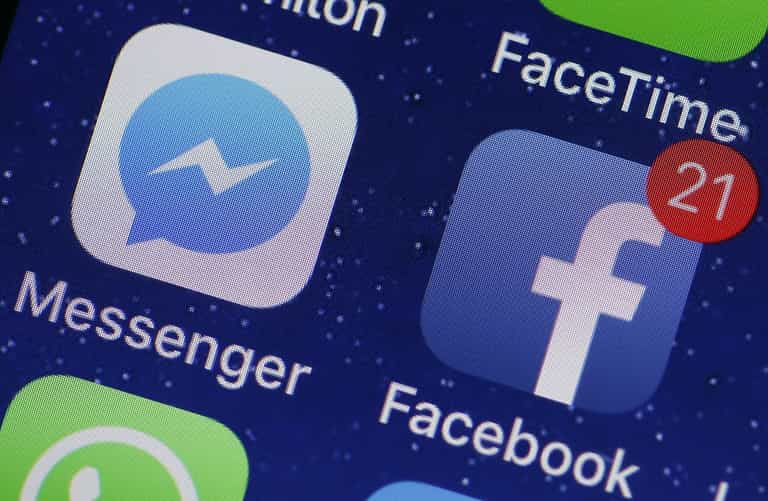 Mark Zuckerberg issues warning against screenshotting Facebook Messenger chats Mark Zuckerberg issues warning against screenshotting Facebook Messenger chats