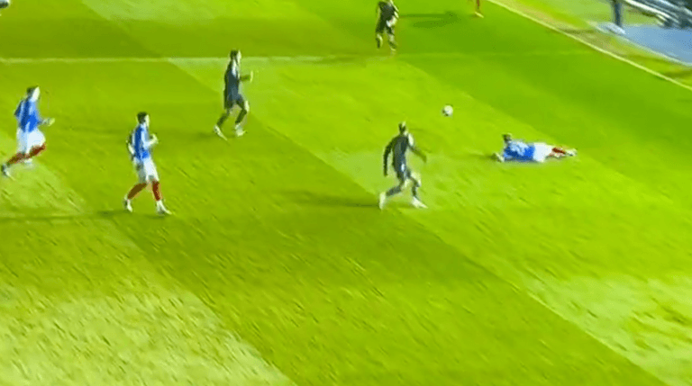 Portsmouth player pulls out the coolest cushion header in history Portsmouth player pulls out the coolest cushion header in history