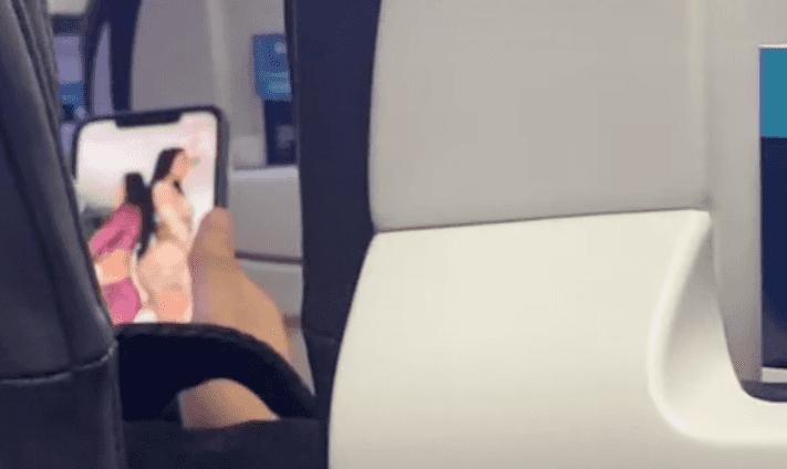 Plane passenger busts man ‘watching porn’ while girlfriend sleeps Plane passenger busts man ‘watching porn’ while girlfriend sleeps