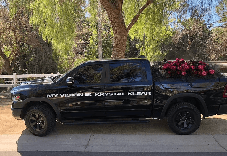 Kanye West sends truck full of roses to Kim Kardashian’s house on Valentine’s Day Kanye West sends truck full of roses to Kim Kardashian’s house on Valentine’s Day