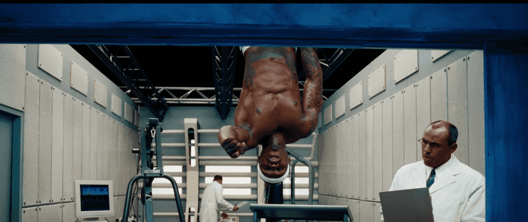 Fans lose it as video finally reveals how 50 Cent got upside for Superbowl performance Fans lose it as video finally reveals how 50 Cent got upside for Superbowl performance