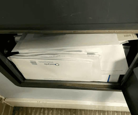Skeletal remains found in London flat two years after neighbours complained of ‘foul smell’ Skeletal remains found in London flat two years after neighbours complained of ‘foul smell’