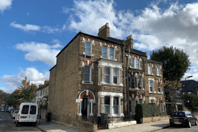 London’s tiniest microflat sells for 80% above the asking price London’s tiniest microflat sells for 80% above the asking price