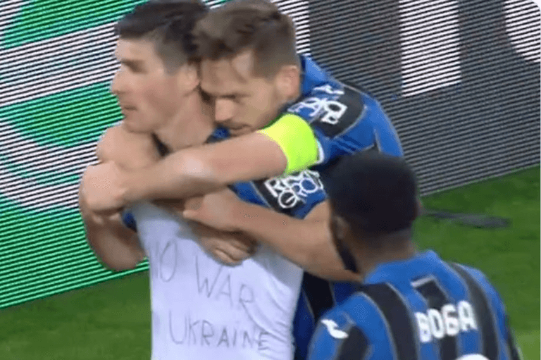 Ruslan Malinovskyi reveals shirt reading ‘No war in Ukraine’ after Atalanta goal Ruslan Malinovskyi reveals shirt reading ‘No war in Ukraine’ after Atalanta goal