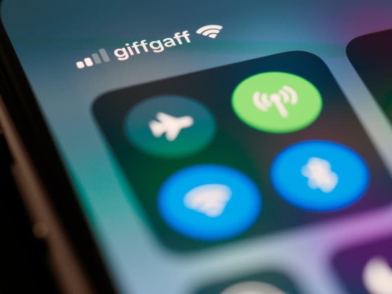 Dad tries to limit kids’ screentime – shuts down internet for whole town Dad tries to limit kids’ screentime – shuts down internet for whole town