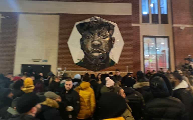 Jamal Edwards’ fans gather for night vigil as friends say he ‘died of heart attack’ Jamal Edwards’ fans gather for night vigil as friends say he ‘died of heart attack’