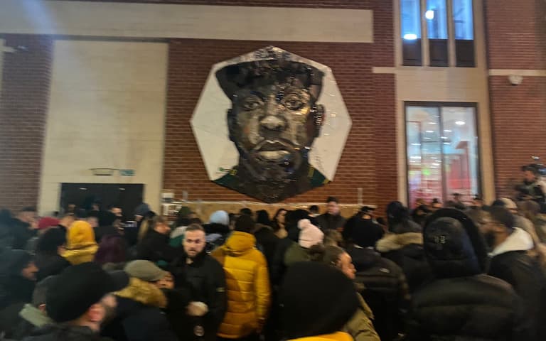 Jamal Edwards’ fans gather for night vigil as friends say he ‘died of heart attack’ Jamal Edwards’ fans gather for night vigil as friends say he ‘died of heart attack’