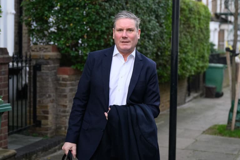 Keir Starmer cleared by police over lockdown beer snap Keir Starmer cleared by police over lockdown beer snap