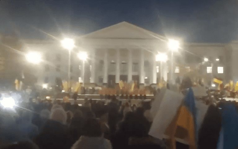 Emotional scenes as Ukrainians sing national anthem before full-scale war Emotional scenes as Ukrainians sing national anthem before full-scale war