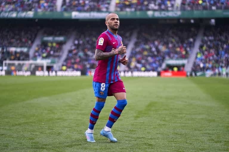 Barcelona to offer Dani Alves pay rise in new contract Barcelona to offer Dani Alves pay rise in new contract