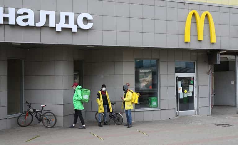 McDonald’s no-fry zone leads to massive queues at Moscow drive-thru McDonald’s no-fry zone leads to massive queues at Moscow drive-thru